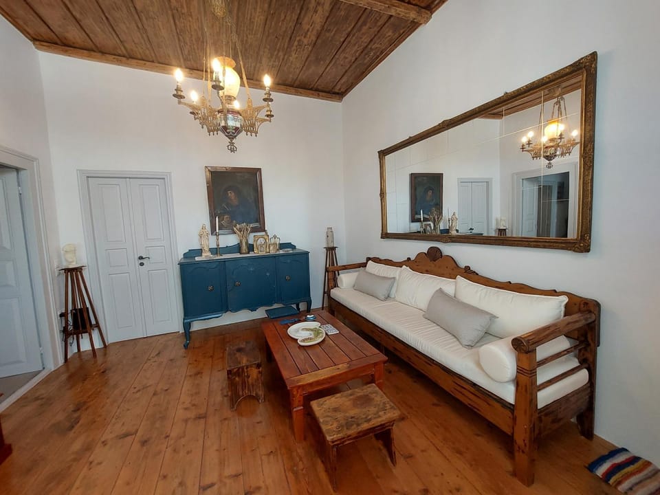 Living room, Photo of the whole room, Seating area