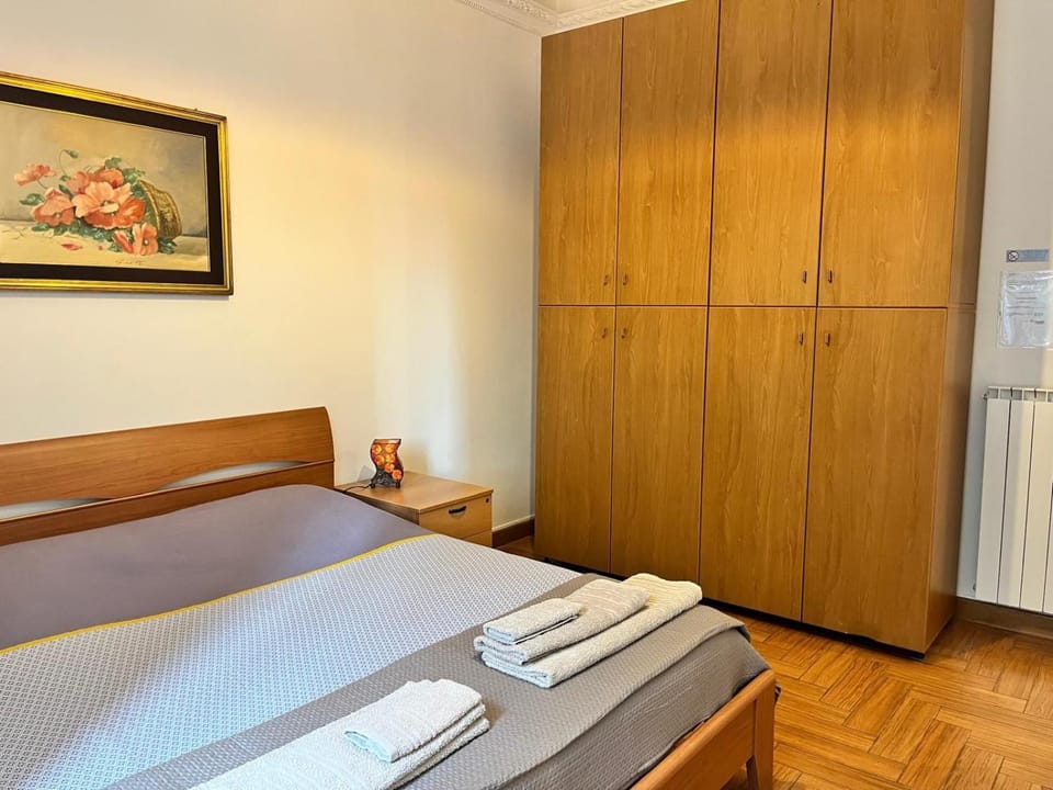 Bedroom, wardrobe