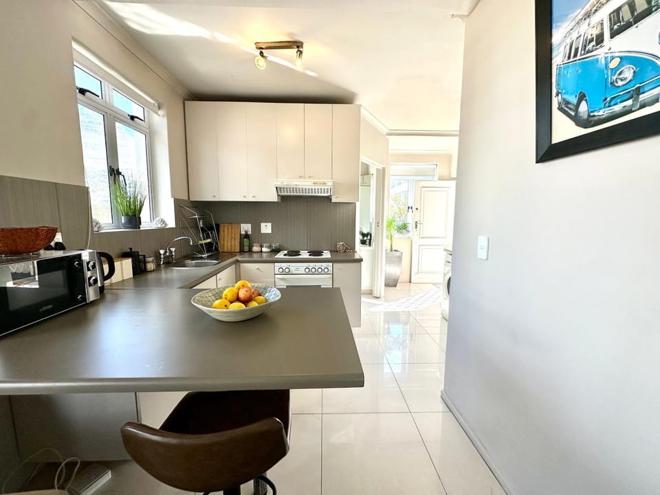 Breathtaking Table Mountain View Apartment in the Heart of Gardens Apartment in Cape Town
