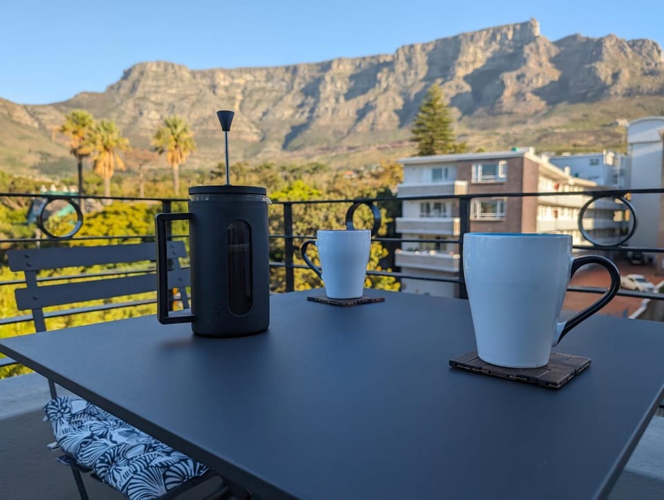 Breathtaking Table Mountain View Apartment in the Heart of Gardens Apartment in Cape Town