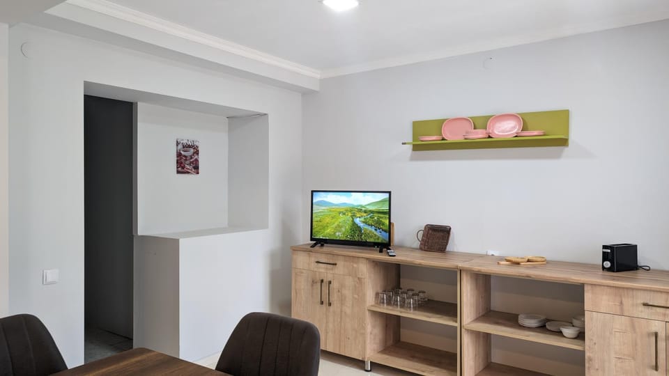 TV and multimedia, Coffee/tea facilities, Dining area