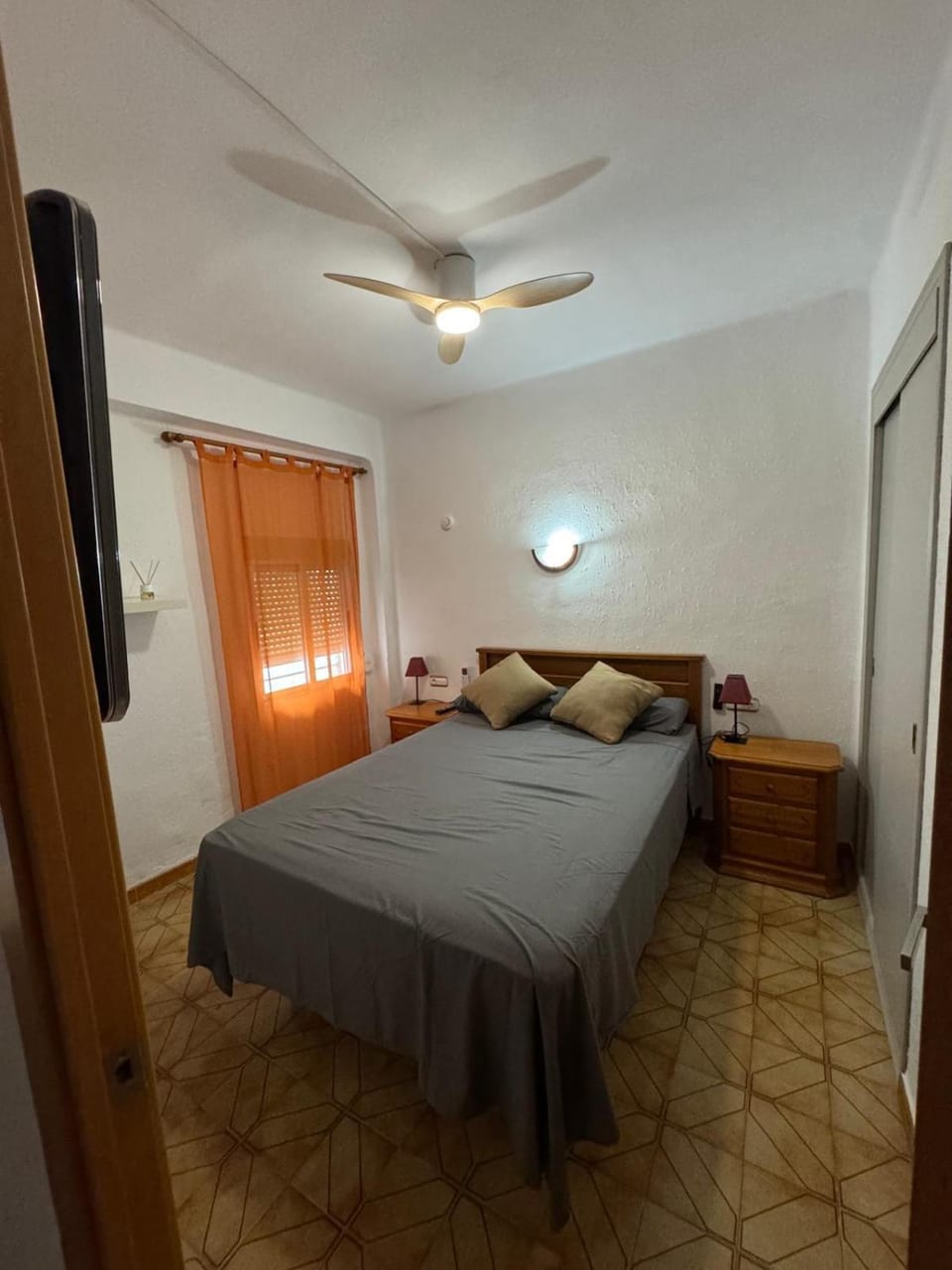 Bed, Photo of the whole room, Bedroom