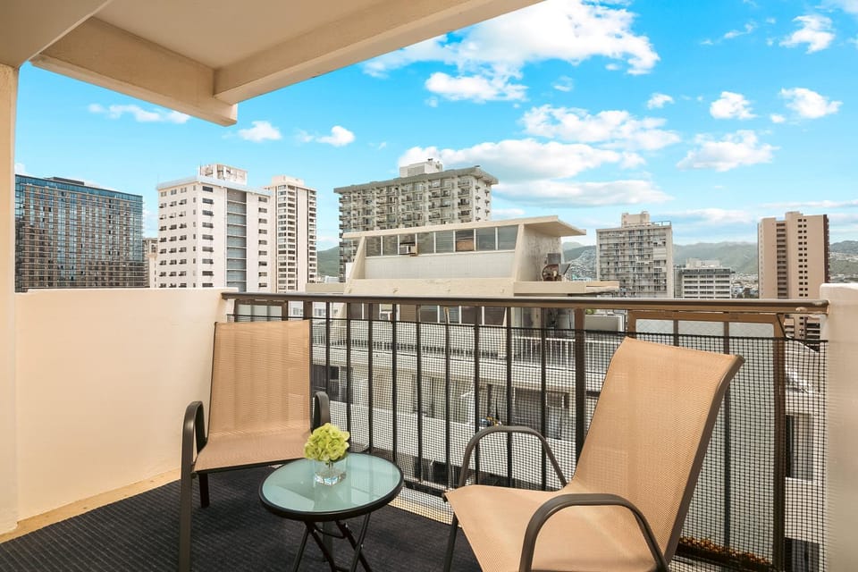 Day, View (from property/room), Balcony/Terrace, Seating area, City view
