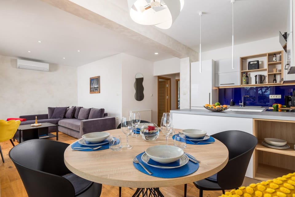 Living room, Dining area, kitchen