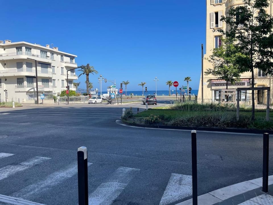 Neighbourhood, Sea view, Street view, Location