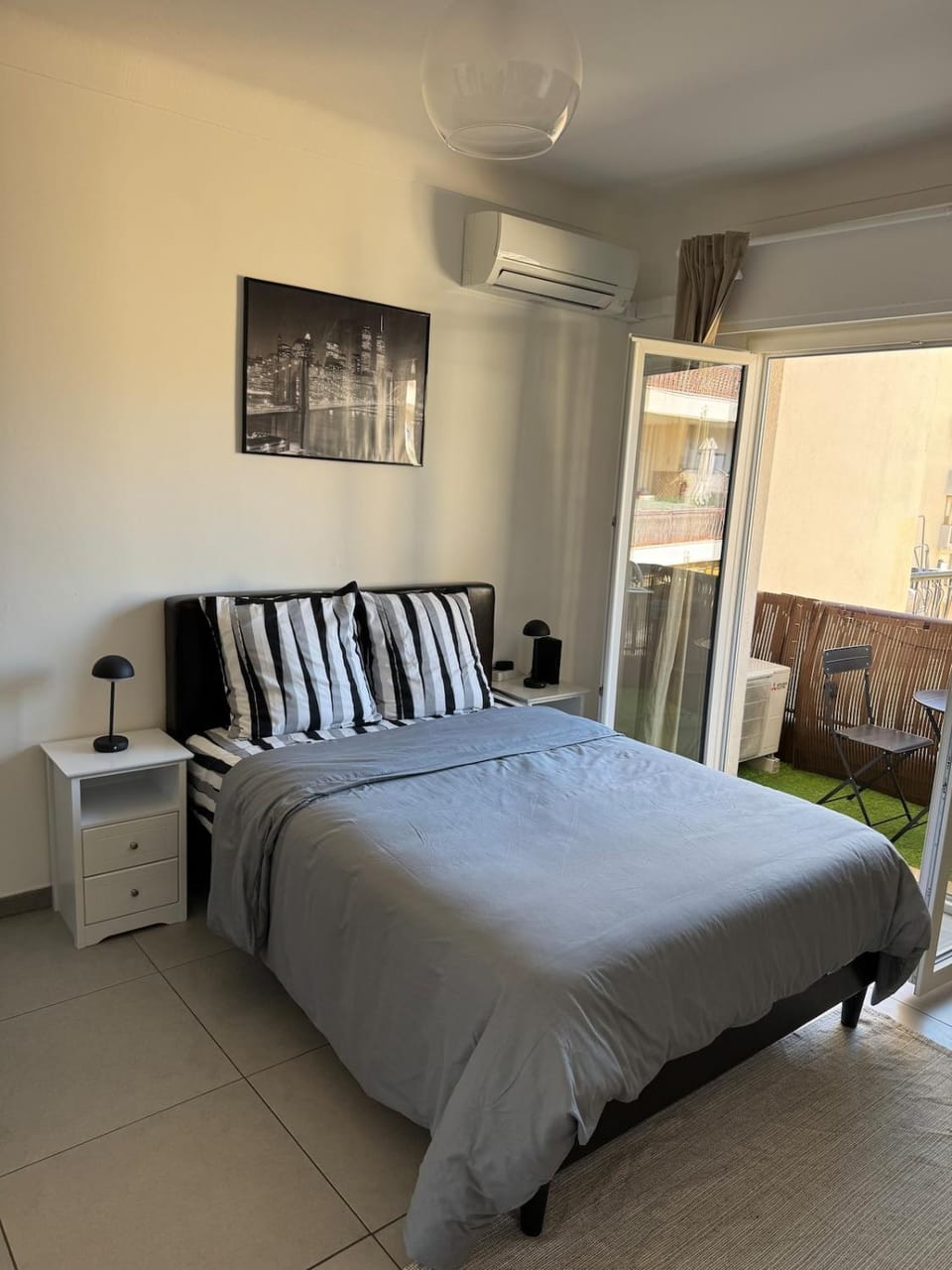 Bed, Bedroom, air conditioner