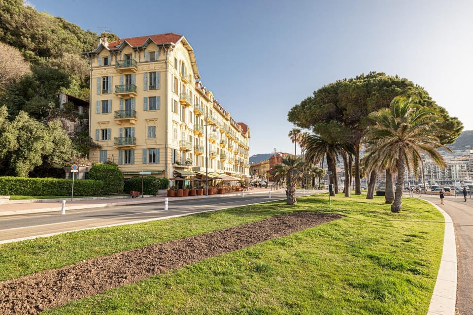 Property building, Day, Neighbourhood, Natural landscape, City view, Location