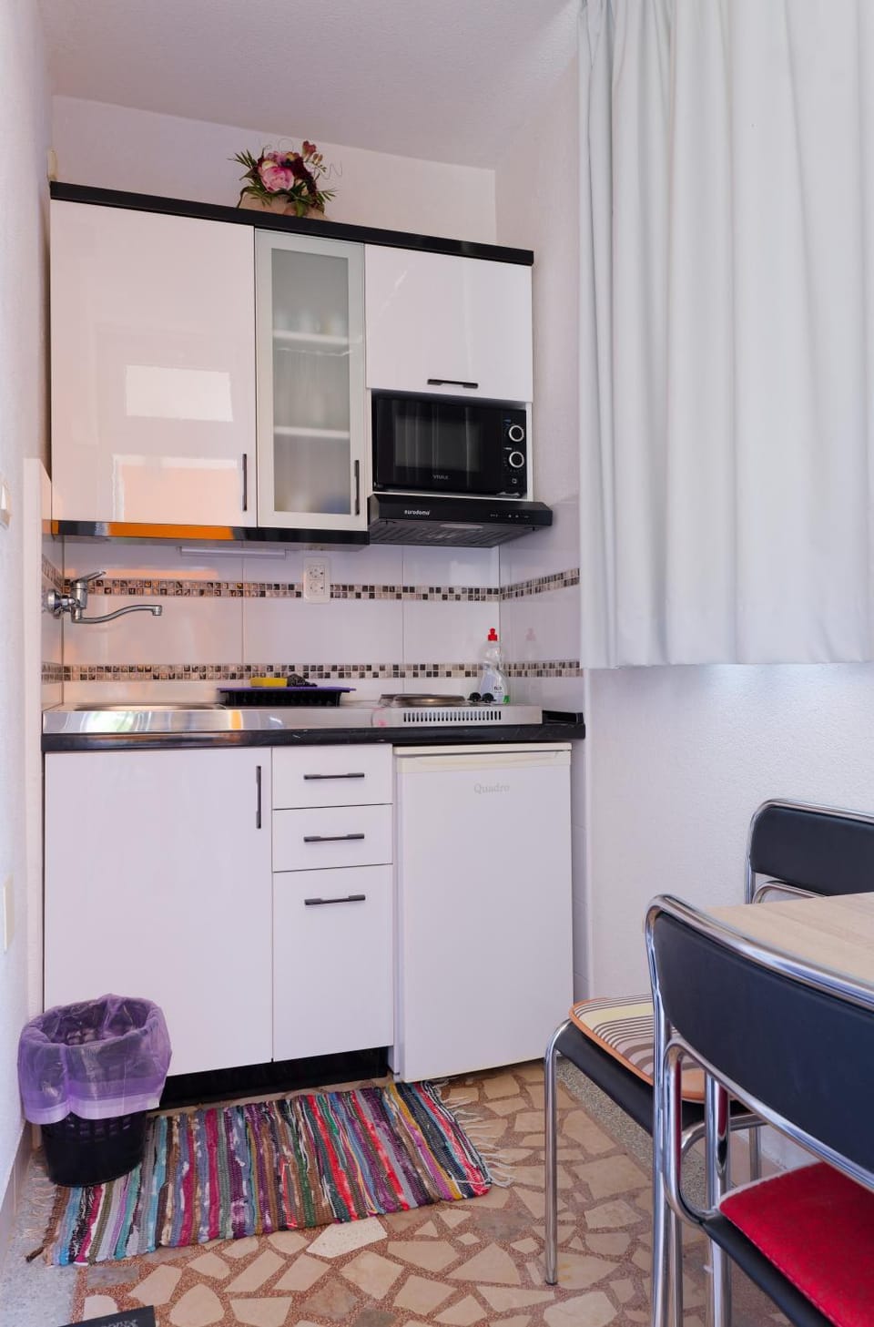 Yellow house apartments Apartment in Podstrana