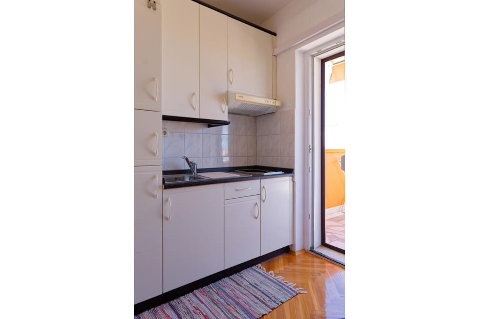 Yellow house apartments Apartment in Podstrana