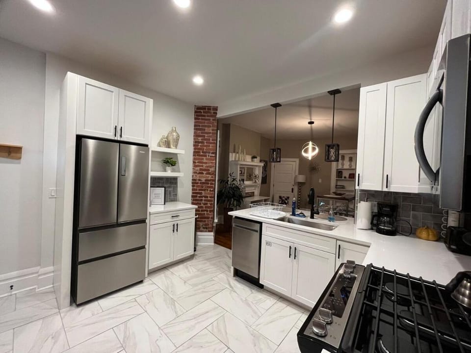 2 BR Totally Renovated and Chic Apartment in Ohio