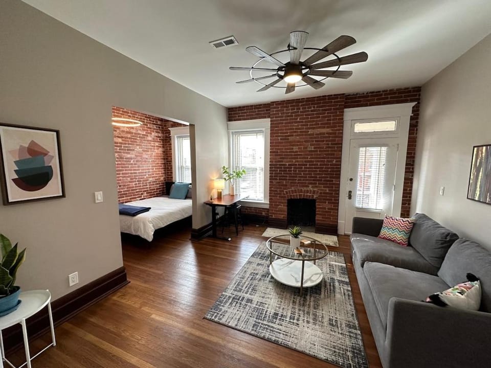 Big Brick 2 Bedroom apartment in Victorian Village Apartment in Ohio