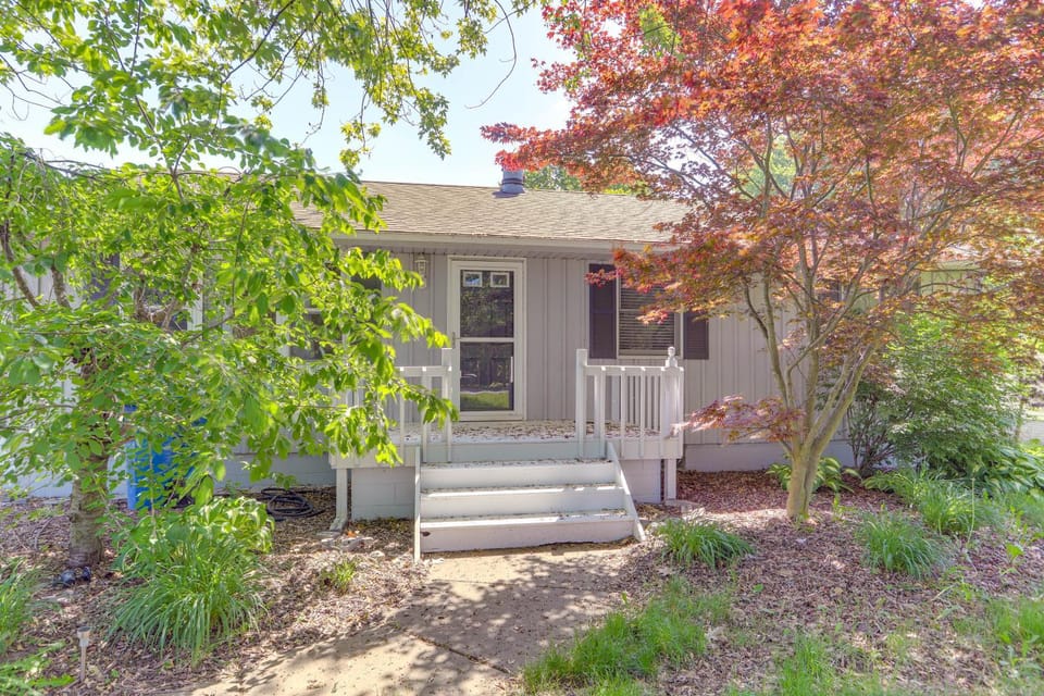 Lake Erie Family Getaway in Amherst Pets Welcome! House in Lake Erie