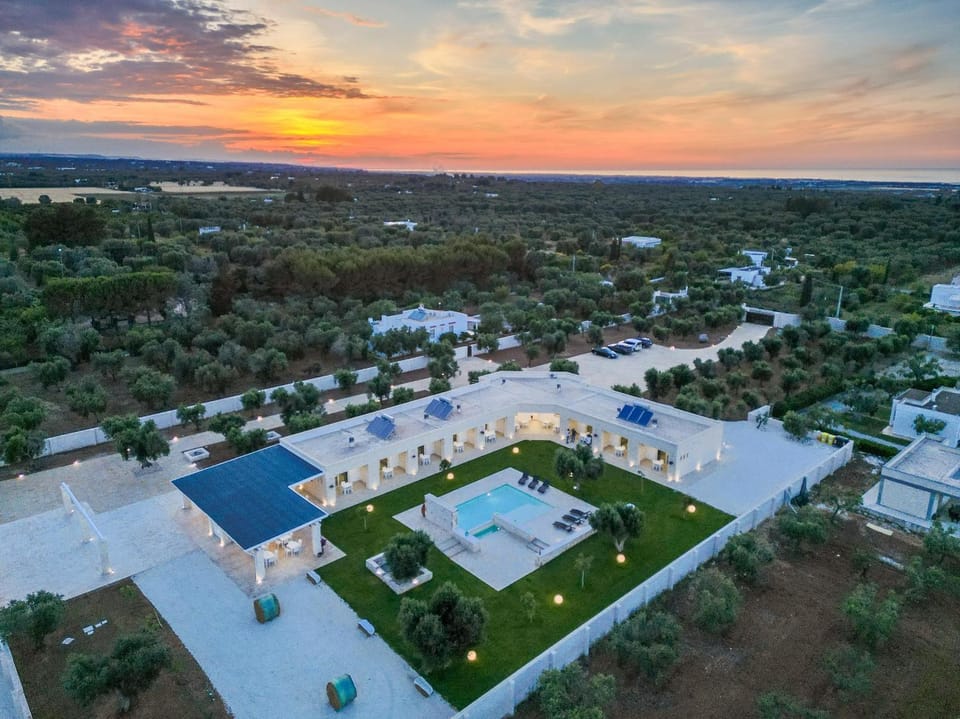Property building, Day, Bird's eye view, Pool view, Sea view, Swimming pool