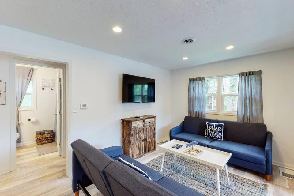 Atwood Breeze-Tranquil Lake Escape House in Ohio