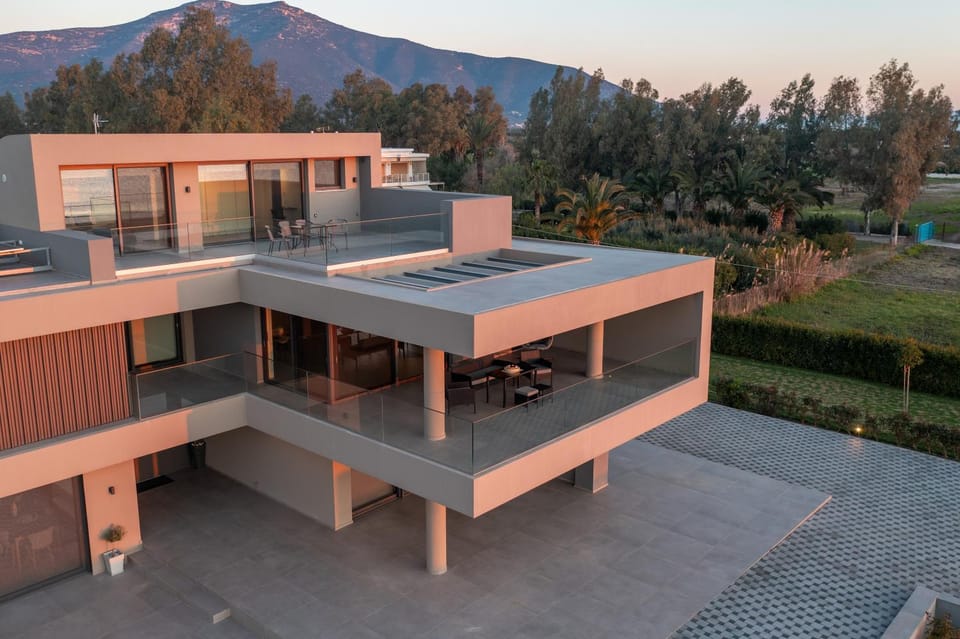 Property building, Day, Natural landscape, View (from property/room), Balcony/Terrace, Beach, Mountain view, Sea view, Sunrise