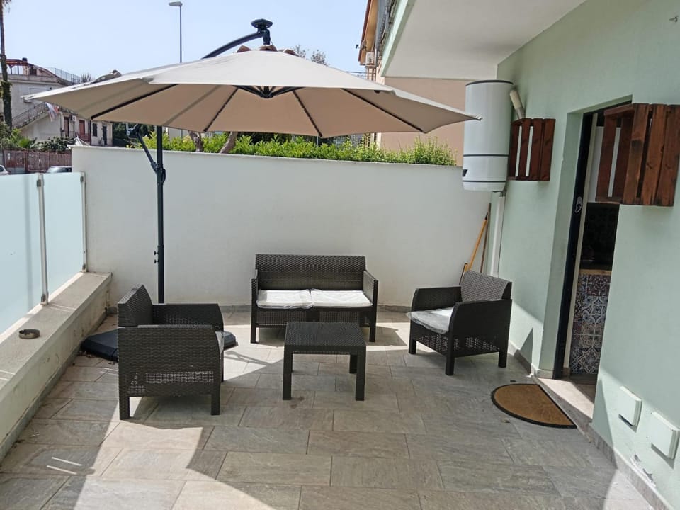 Property building, Patio, Balcony/Terrace