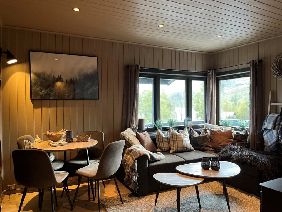 Seating area, Dining area