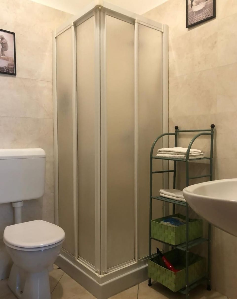 Shower, Toilet, Bathroom