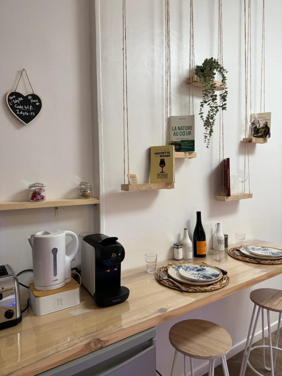 Food and drinks, Dining area, Food, toaster