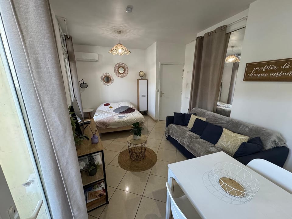 Studio Cosy Centre ville - Terrasse & Clim Apartment in Cagnes-sur-Mer