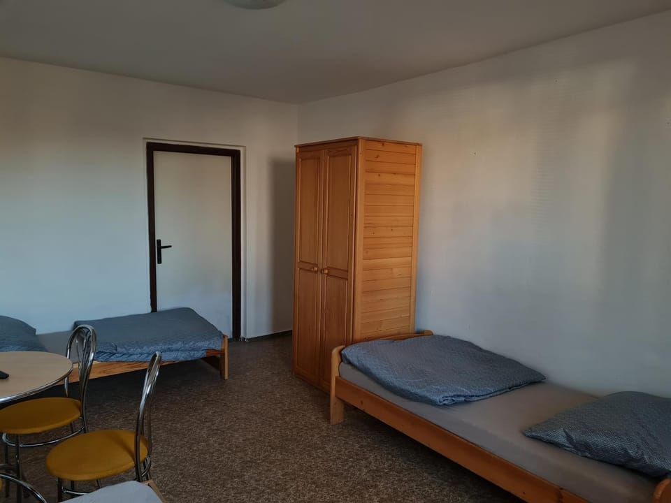 Bed, Photo of the whole room, Bedroom, group of guests