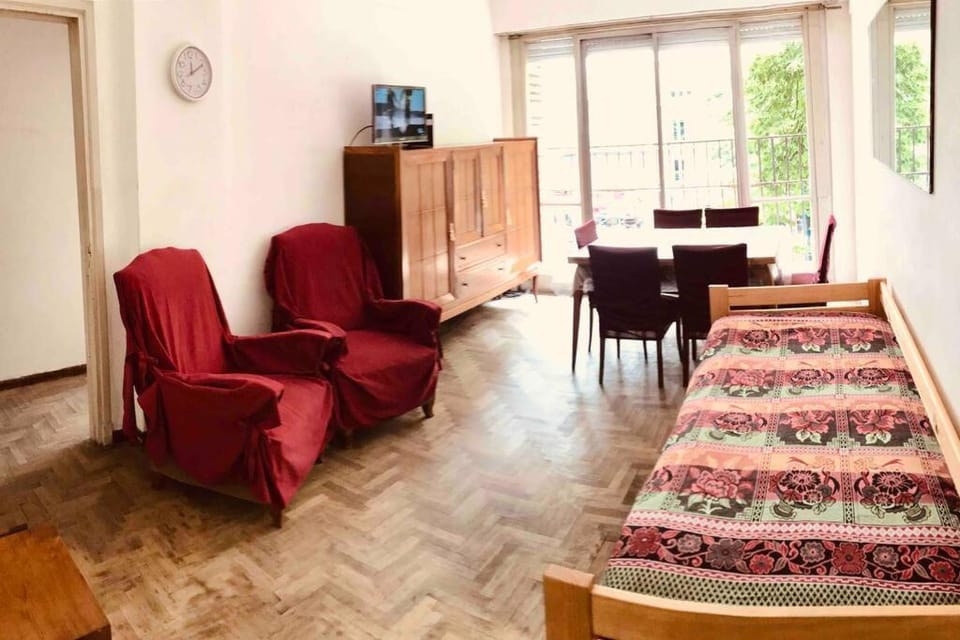 Bed, TV and multimedia, Photo of the whole room, Dining area