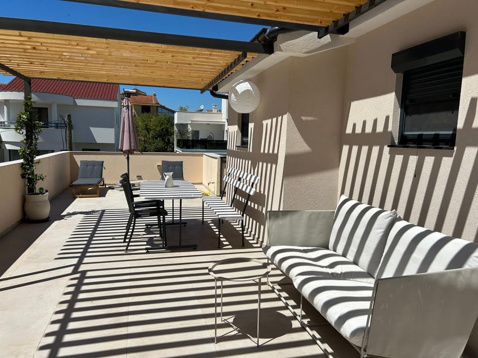 Day, View (from property/room), Balcony/Terrace, Seating area, sunbed, sunbed