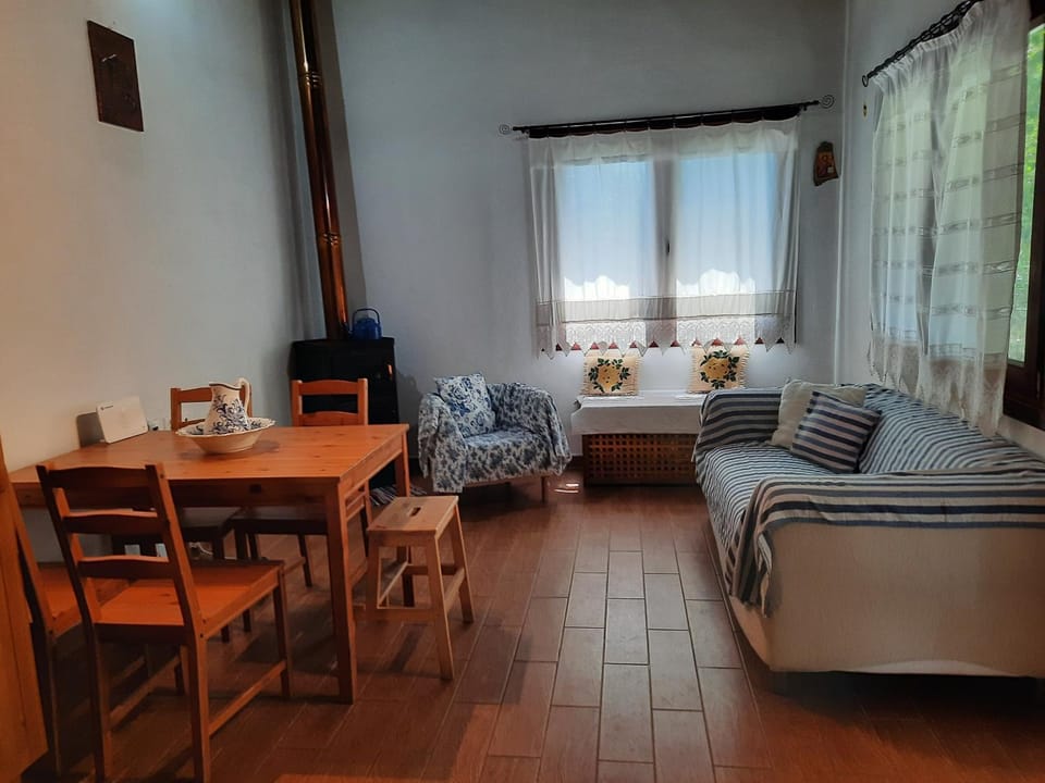 Seating area, Dining area