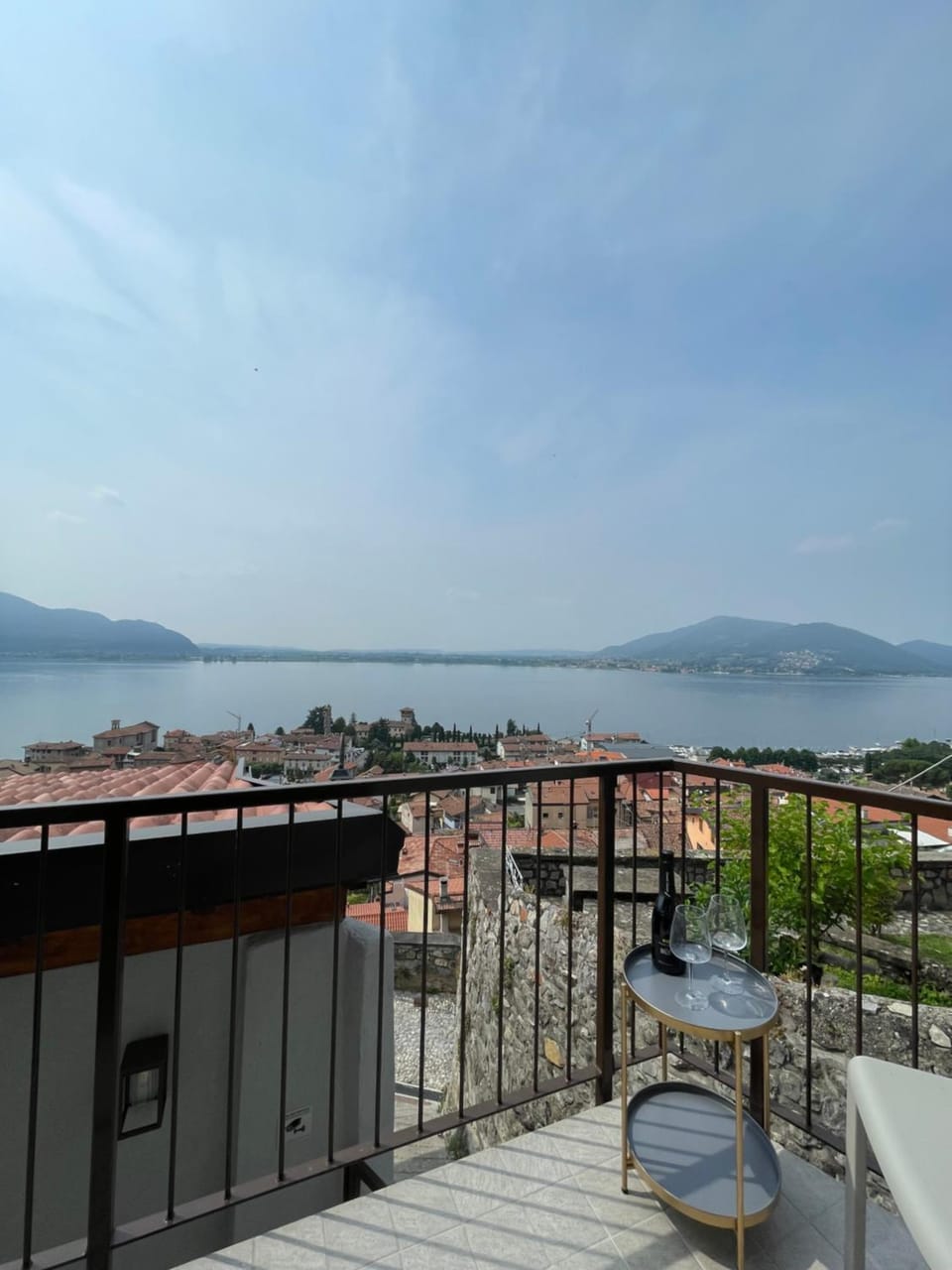 View (from property/room), Balcony/Terrace, Lake view