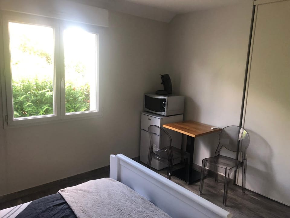 Bed, Coffee/tea facilities, Bedroom, microwave