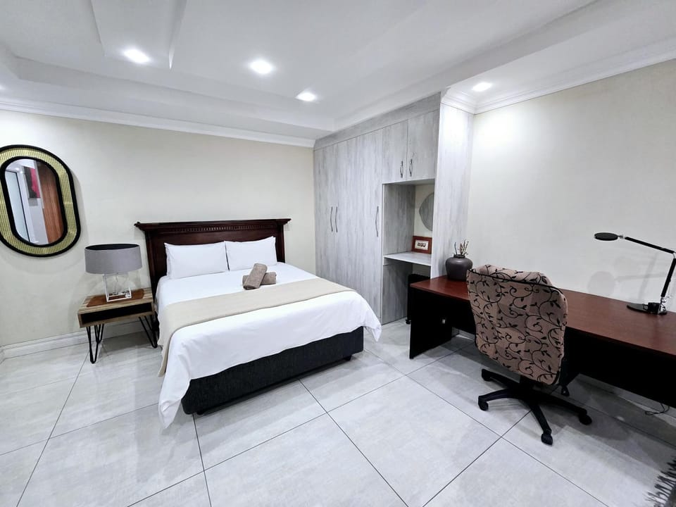 Bed, Balcony/Terrace, Bedroom, Pool view, Swimming pool, Parking, flat iron, furniture, hair dresser, hair dryier, heating, internet, internet, internet, room service, towels, wardrobe, laundry, laundry, washing machine