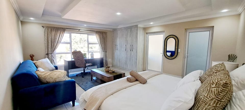 Toilet, Bed, Bathroom, Photo of the whole room, Seating area, Bedroom, Pool view, Pool view, Swimming pool, Parking, heating, internet, internet, towels, wardrobe