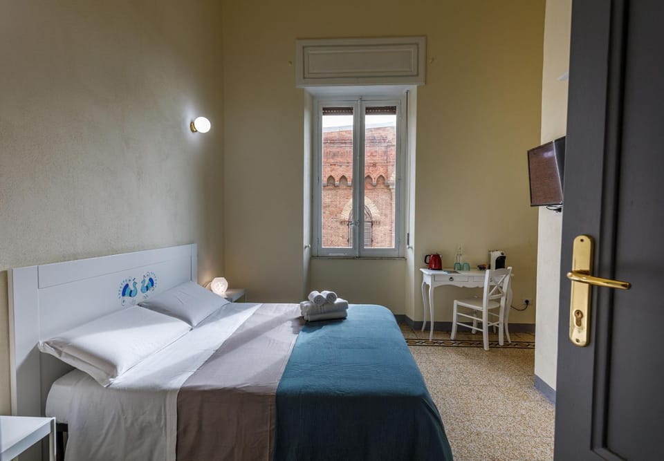 Onlyrooms V - Portside & Train Station Bed and Breakfast in Cagliari