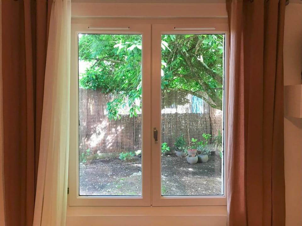 Chambre d'hôtes 'Sous le magnolia' Bed and Breakfast in Nouvelle-Aquitaine