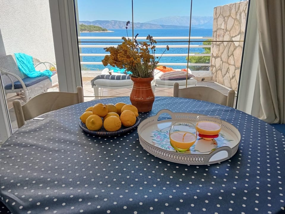 View (from property/room), Balcony/Terrace, Dining area, Sea view, kitchen