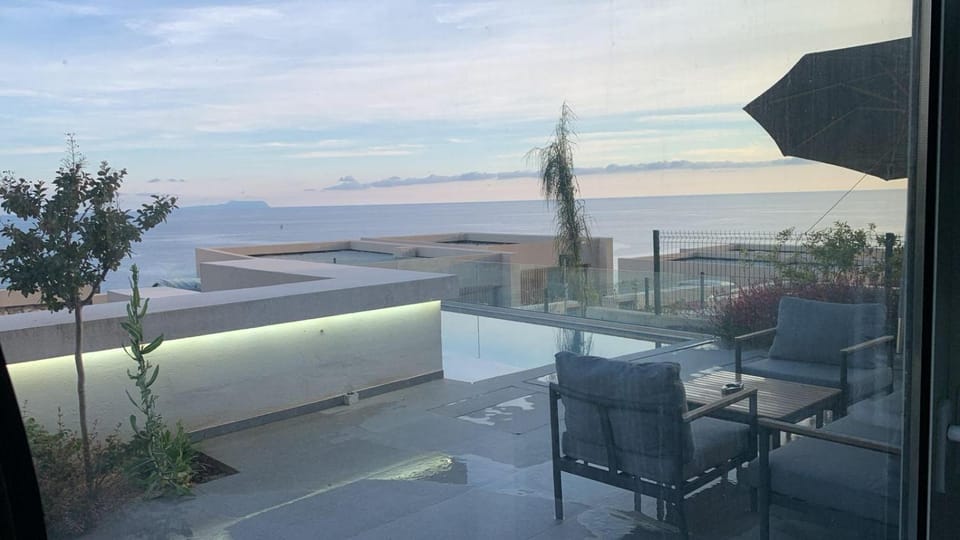 View (from property/room), Balcony/Terrace, Seating area, Pool view, Swimming pool, sunbed