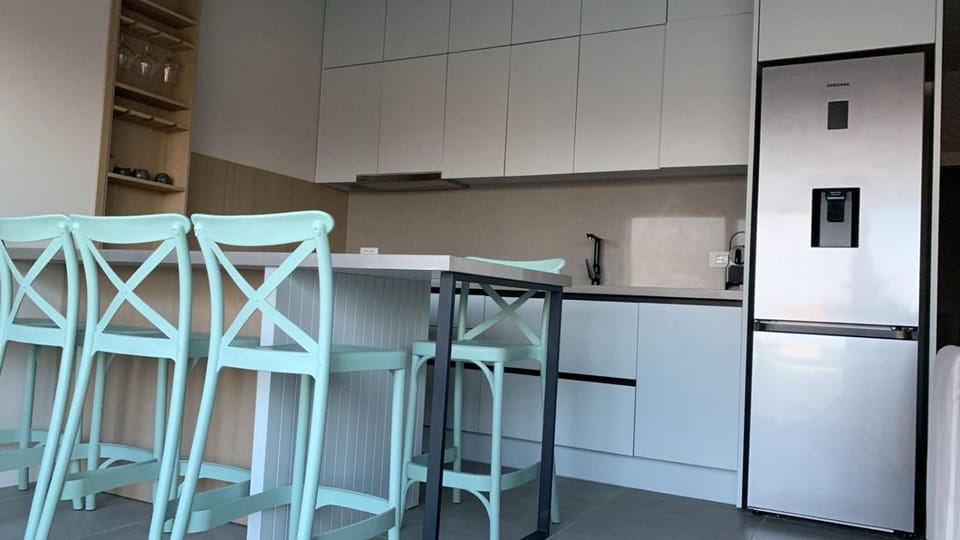 Kitchen or kitchenette, Dining area, oven, stove