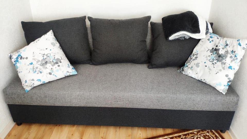 Bed, Seating area