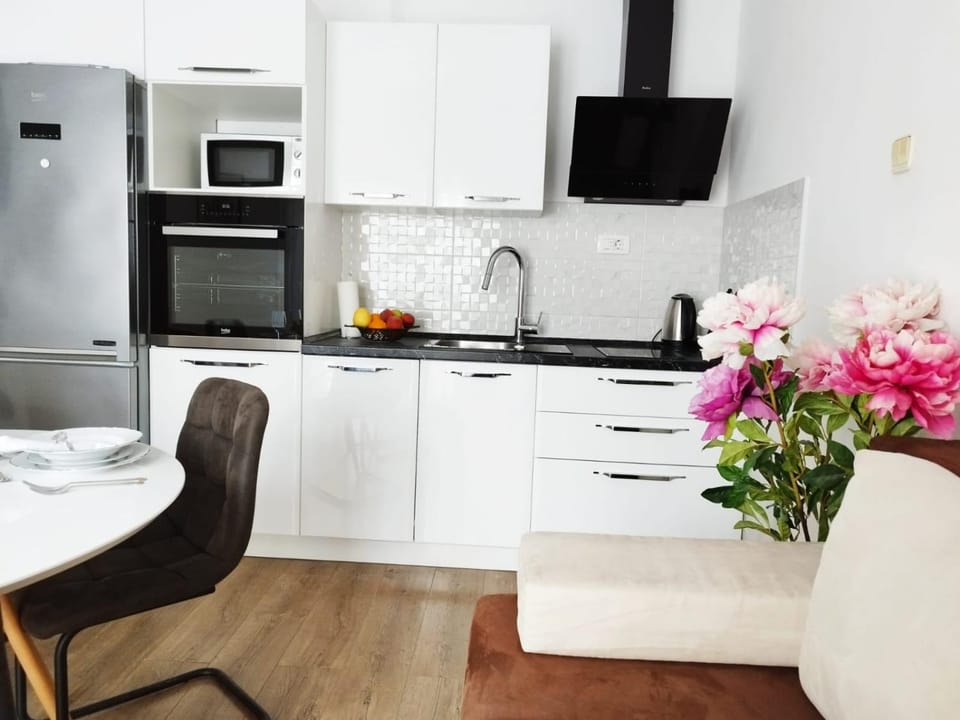 Kitchen or kitchenette, Living room, Seating area, Dining area, oven, stove, toaster