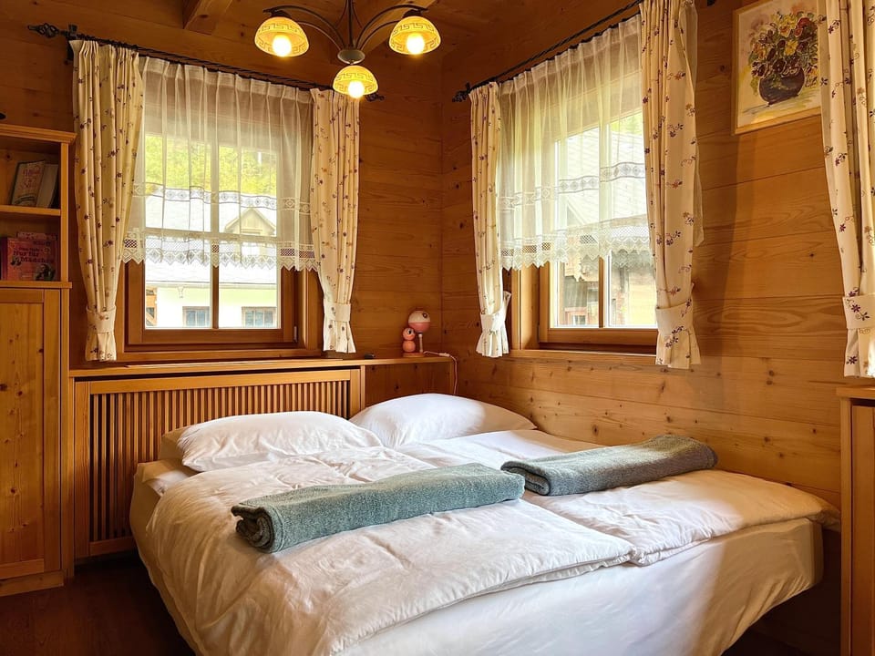 Bed, Inner courtyard view
