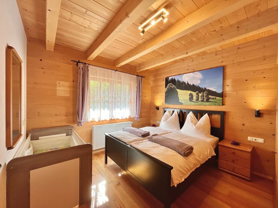 Bed, View (from property/room), Photo of the whole room, Bedroom, River view, cot