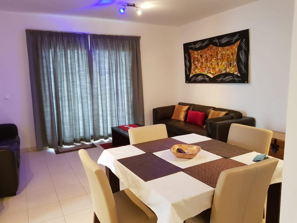 Living room, Photo of the whole room, Seating area, Dining area