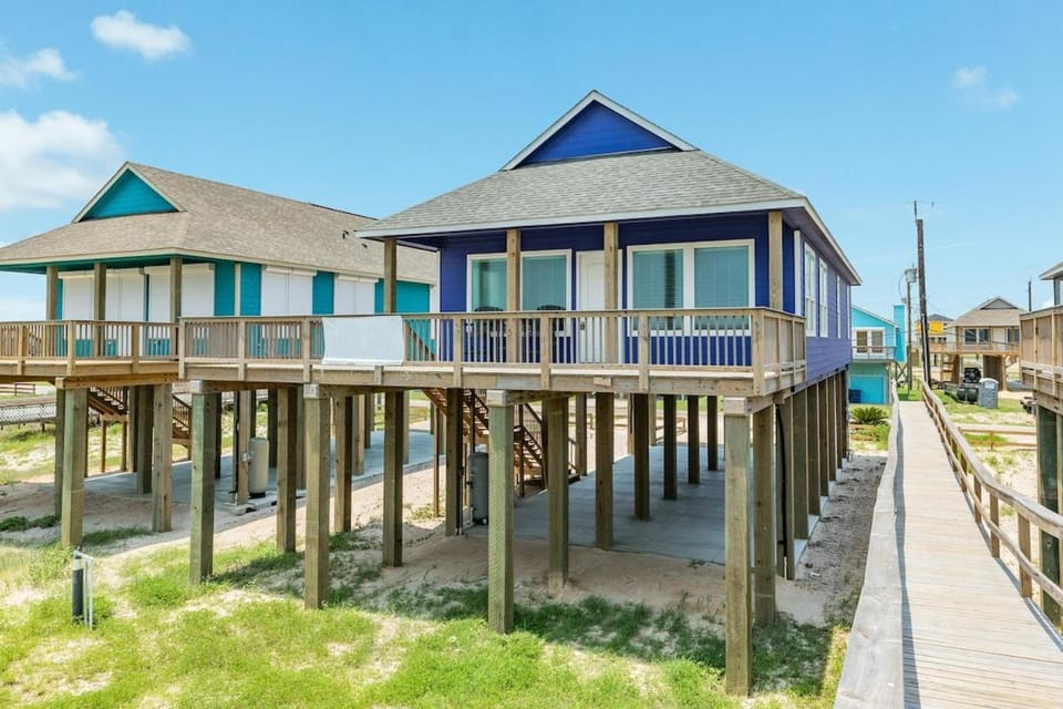 Beachfront Family Pet Friendly House in Brazoria County