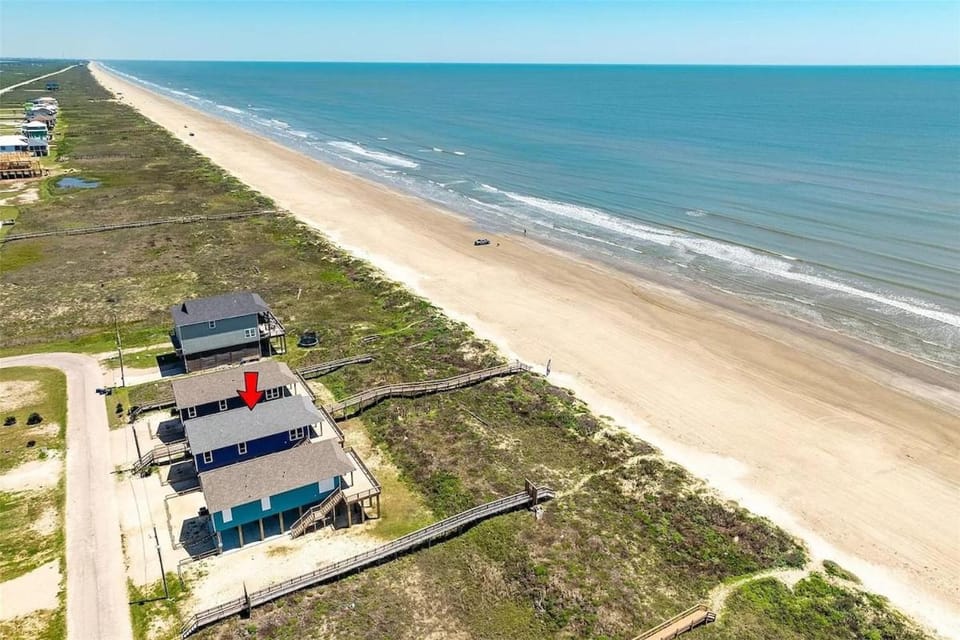 Beachfront Family Pet Friendly House in Brazoria County