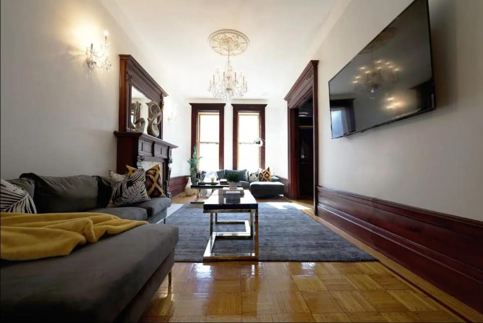 Living room, Seating area, Evening entertainment