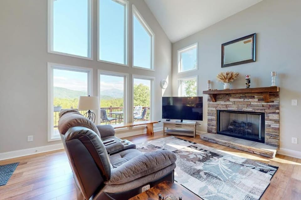 Hidden Escape with a View House in Tennessee