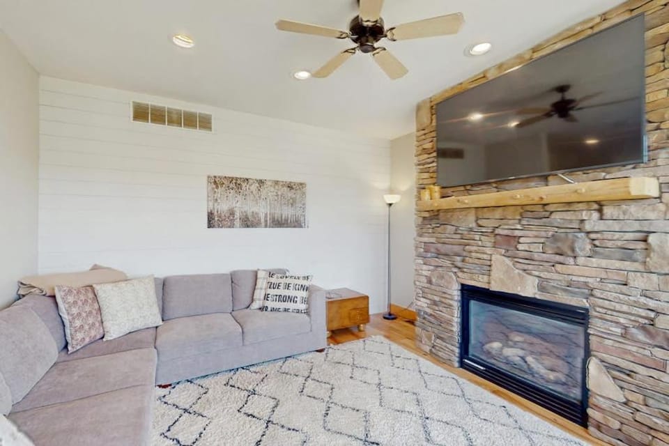 Mountain Sky Retreat House in Granby