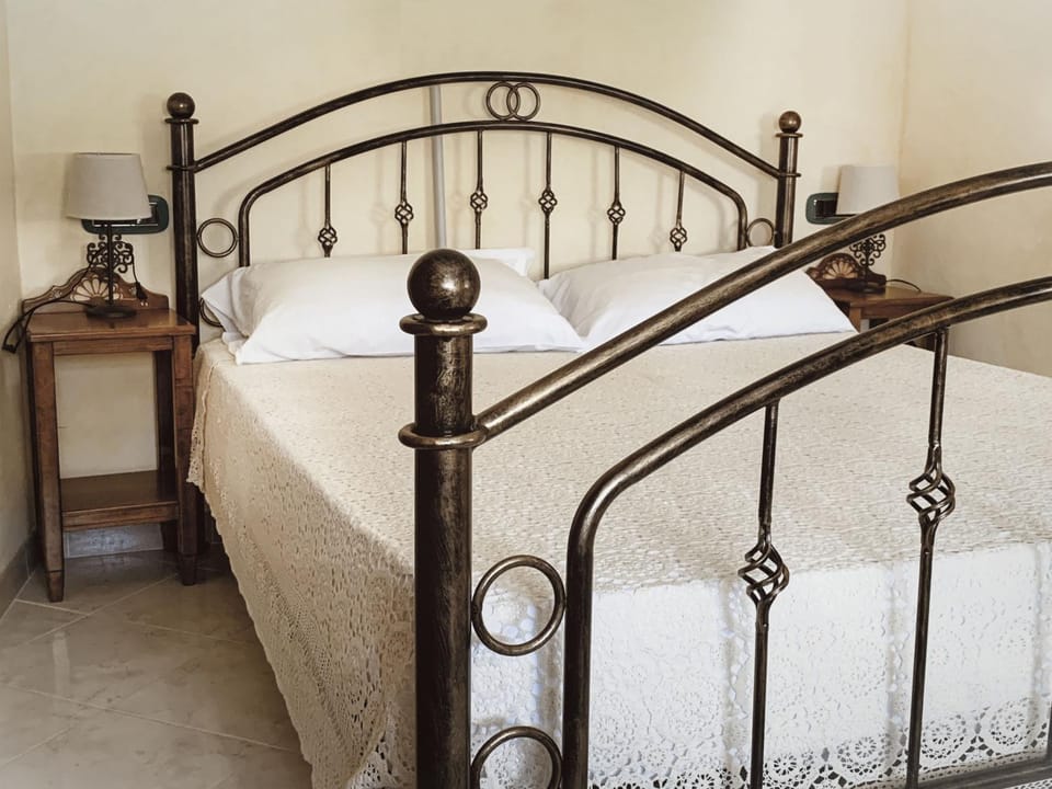 Photo of the whole room, Bedroom, Guests