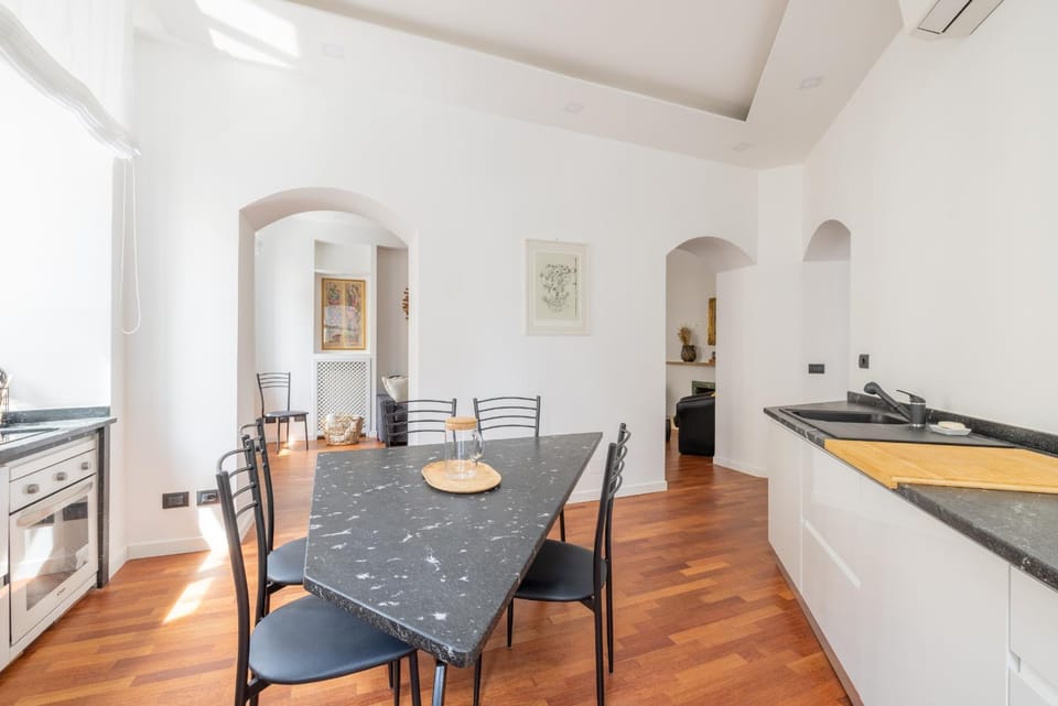 Kitchen or kitchenette, Living room, Seating area, Dining area, stove
