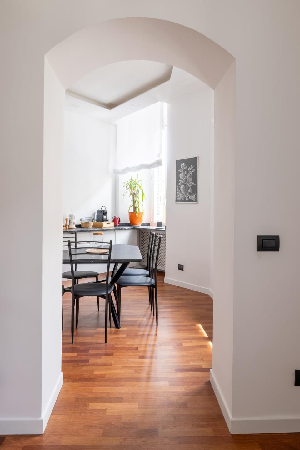 Kitchen or kitchenette, Living room, Seating area, Dining area